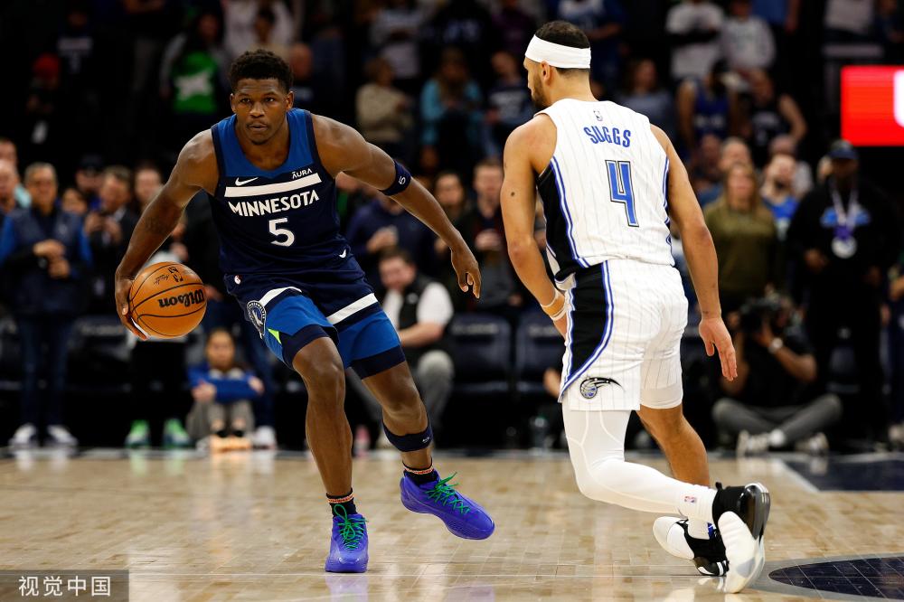 她在示范店 她在示范店